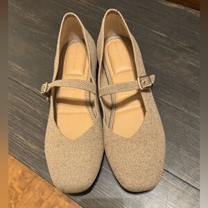 “Kelly & Katie”Beige Mary Jane Flats. NWOT. Size 9.5